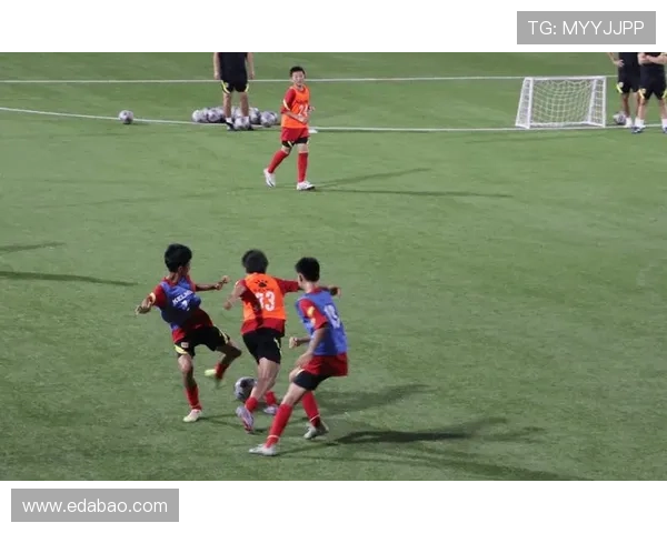 中国签约足球明星签字活动引发球迷热潮与媒体关注 中国签约足球明星签字活动引发球迷热潮与媒体关注