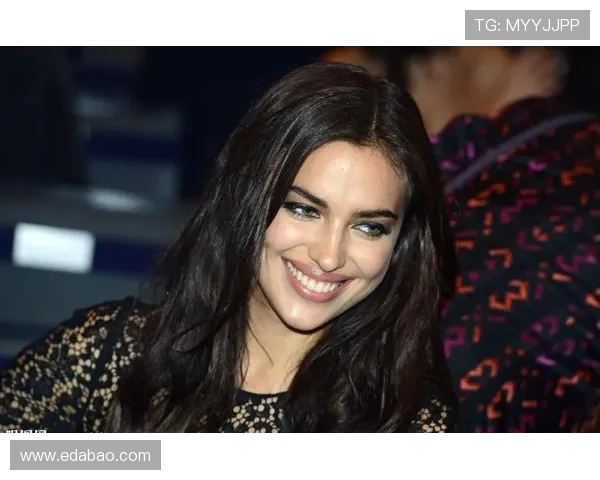 足球巨星倾心宠爱妻子甜蜜生活的浪漫故事